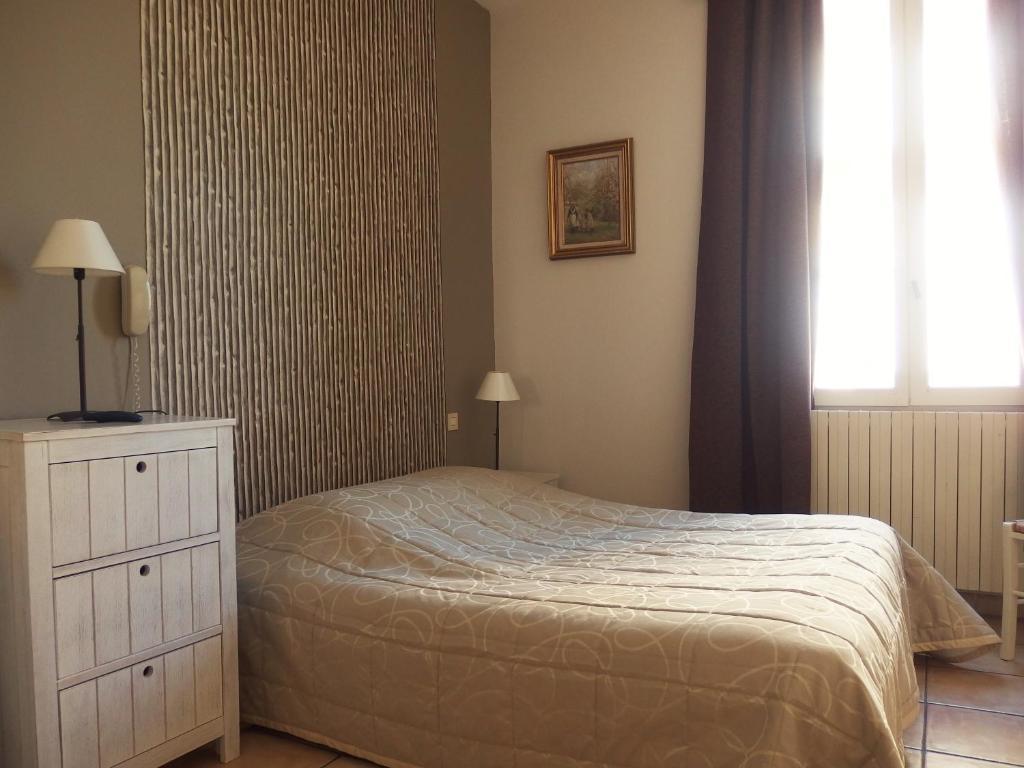 Au Saint Roch - Hotel Et Jardin Aviñón Habitación foto
